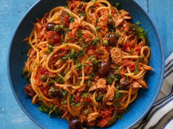 Spaghetti with tuna, tomato sauce, olives and capers