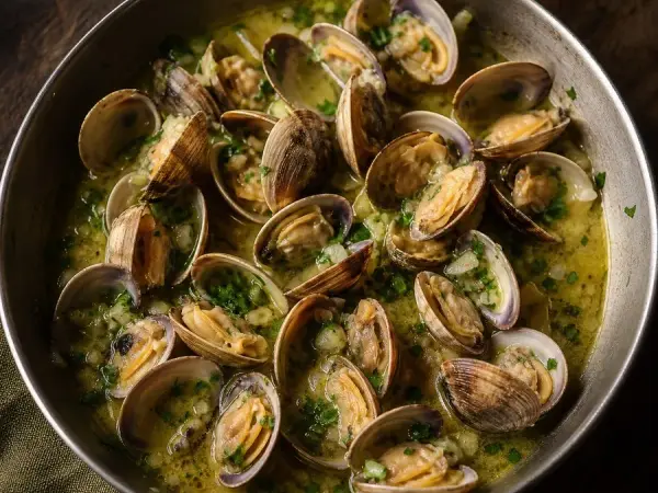 Portuguese Amêijoas à Bulhão Pato, finished dish