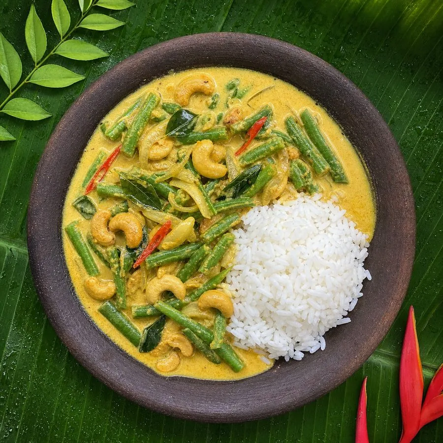 Sri Lankan Cashew Curry with Green Beans, finished dish